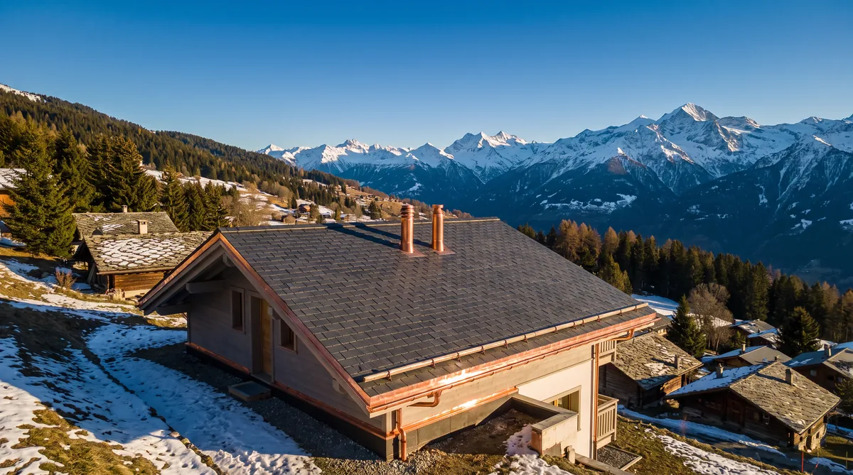 Toiture d'ardoise sur un chalet d'altitude